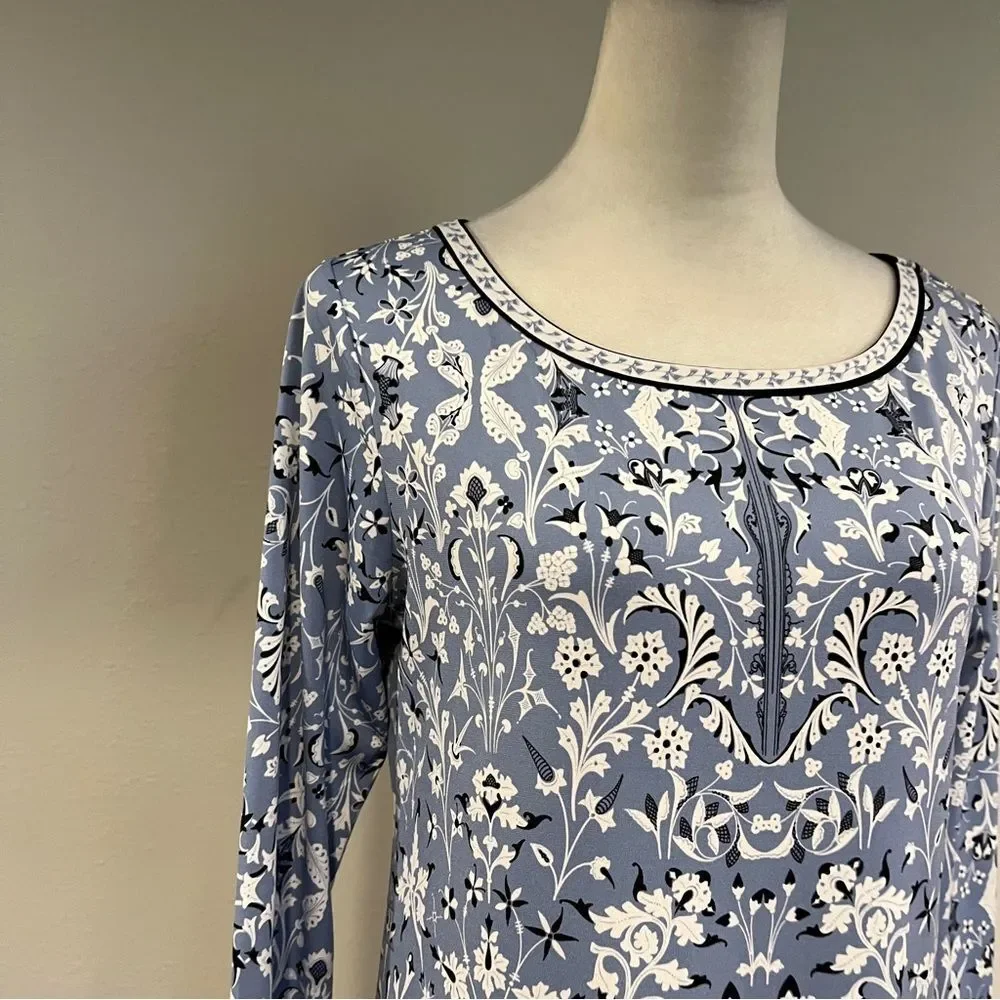 Pale blue and White‎ Long Sleeve stretchy mini Dress size large